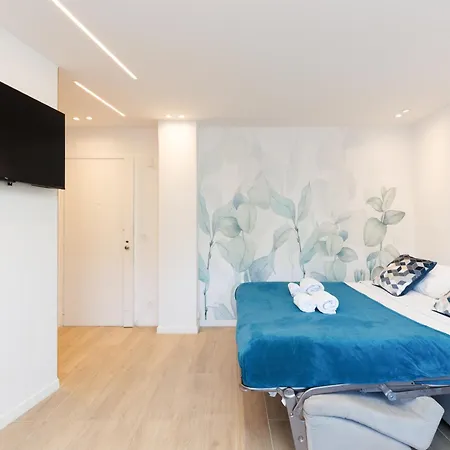 Santa Cruz Yourhosthelper Cannes