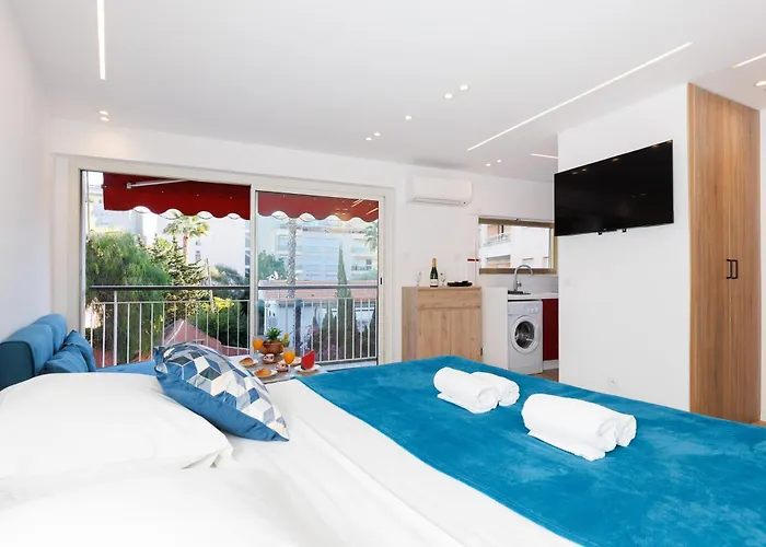 Santa Cruz Yourhosthelper Daire Cannes