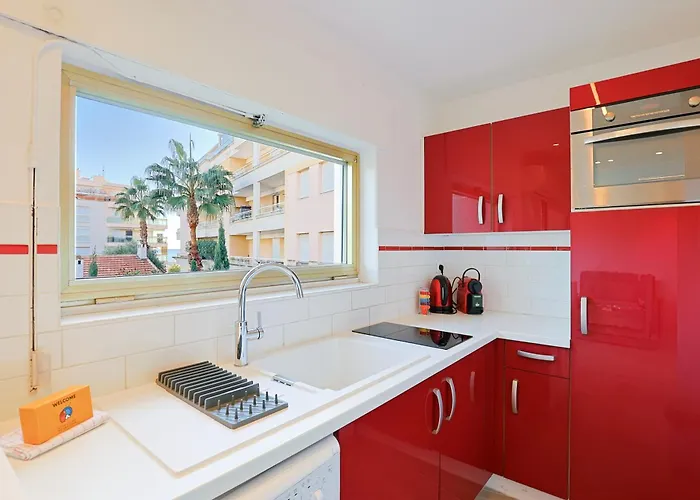 Santa Cruz Yourhosthelper * Cannes