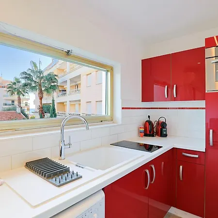 Santa Cruz Yourhosthelper * Cannes
